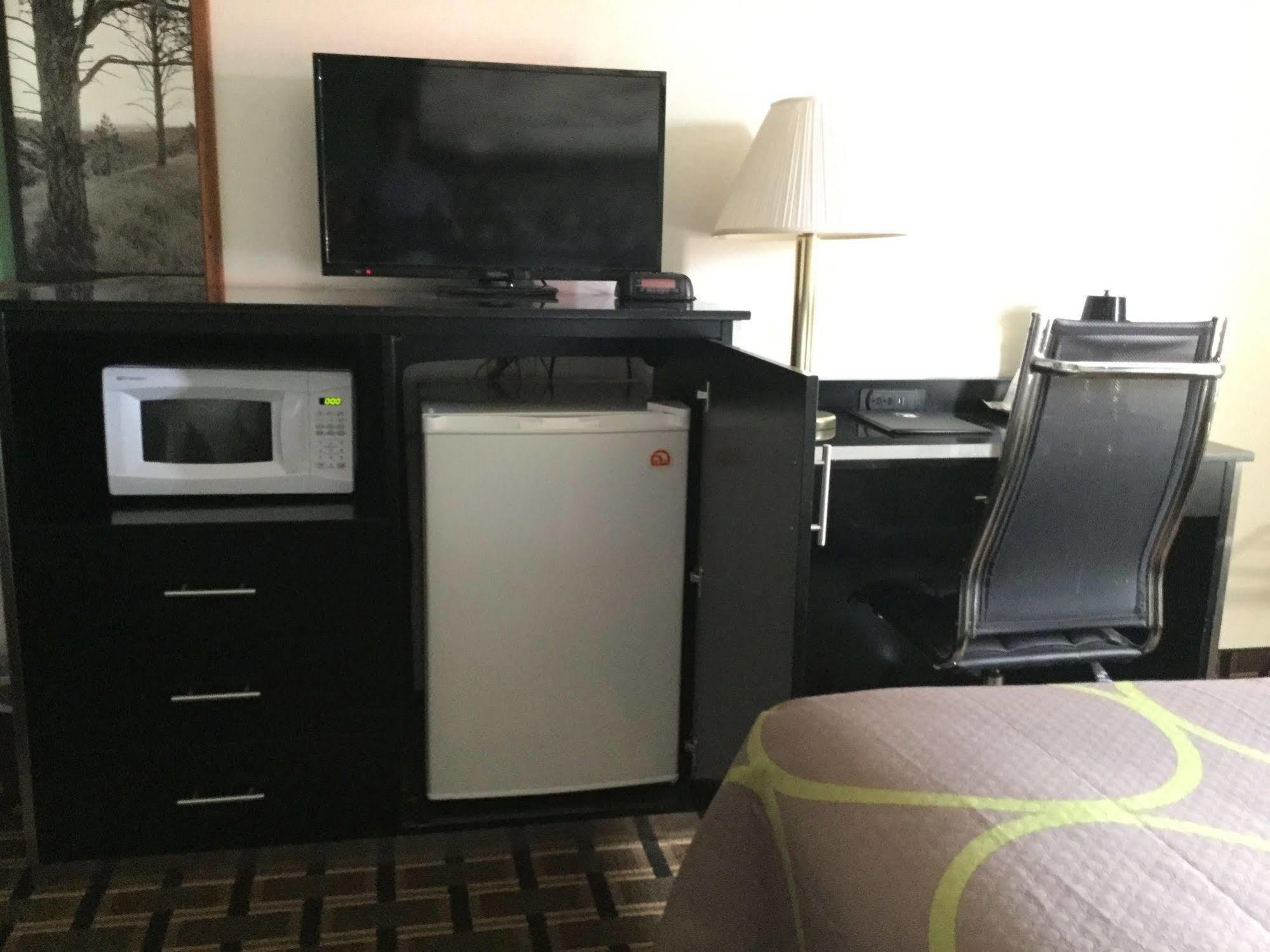 Super 8 By Wyndham Wayne Hotell Eksteriør bilde