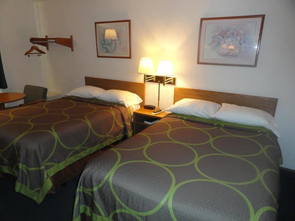 Super 8 By Wyndham Wayne Hotell Eksteriør bilde