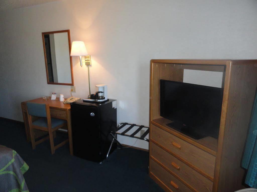 Super 8 By Wyndham Wayne Hotell Eksteriør bilde